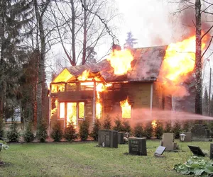 31-latek zginął, jego matka zdążyła uciec! Tragedia pod Strzelcami Krajeńskimi [ZDJĘCIA]