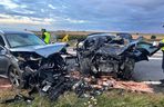 Wypadek na dk17 w woj. lubelskim. BMW czołowo zderzyło się z mercedesem