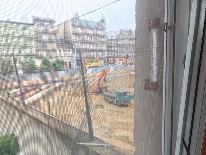 Kamienica na Traugutta uszkodzona przez sąsiednią budowę?