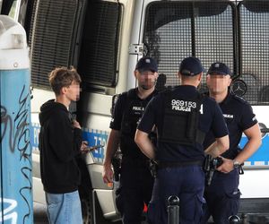 Wypadek na Bulwarach Wiślanych. 15 latka spadła z mostu.