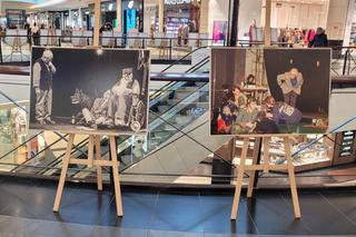 Chwile z Tadeuszem Różewiczem. Wystawa zdjęć o poecie z Wrocławia w Magnolia Park