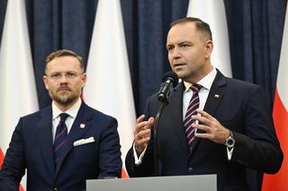 Mamy nagrania Nawrockiego z chwil, których nie pokazano na głównej sali. Tłumy