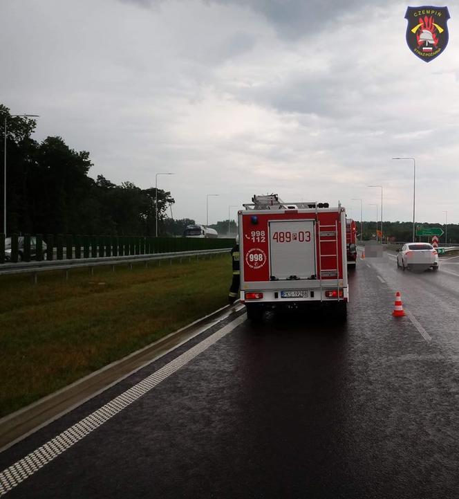 Piękne porsche uderzyło w bariery! Niebezpieczny wypadek koło Kościana