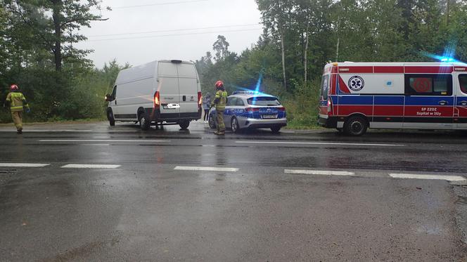 Lubienia. Zderzenie busa z osobówką. Kobieta w ciąży trafiła do szpitala