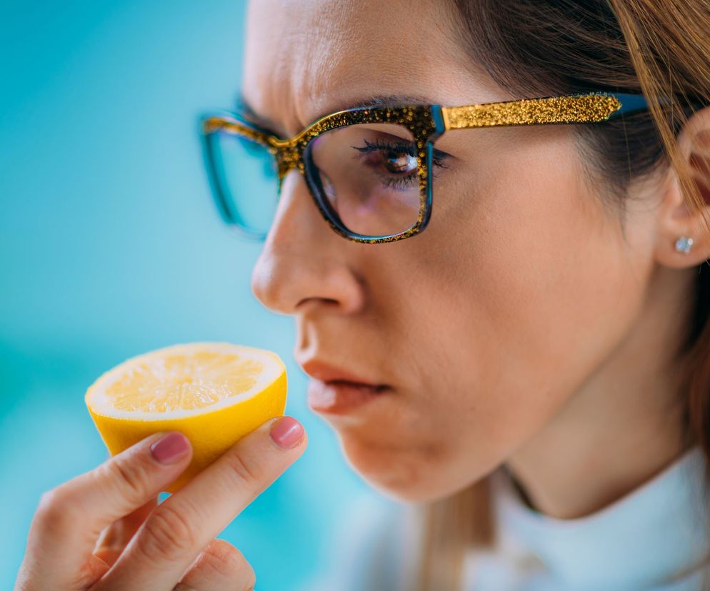 Utrata węchu i smaku przy COVID-19. Dlaczego zakażeni koronawirusem tracą węch i smak? 