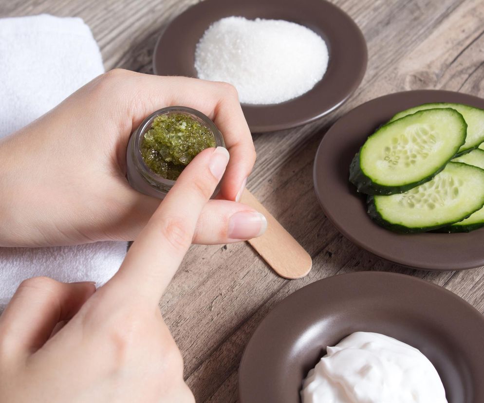 Odmłodzą i nawilżą zniszczone dłonie. Kosztują niewiele, a dają efekt jak z salonu 