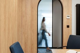 Harmonia w miejscu pracy. Nowy projekt biura autorstwa SAAN Architekci