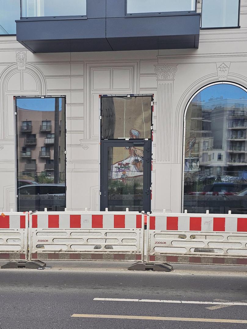 Nowa Kurkowa we Wrocławiu - zdjęcia elewacji i wnętrz budynku w trakcie prac wykończeniowych