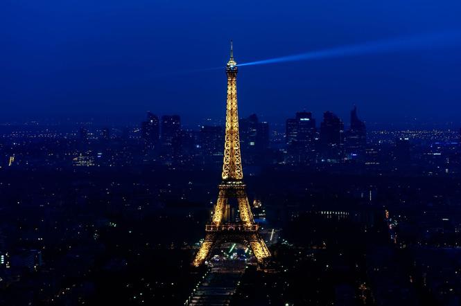 Paryż: Wieża Eiffla po ponad ośmiu miesiącach znów dostępna dla zwiedzających!