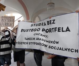 Protest studentów przed rektoratem UAM