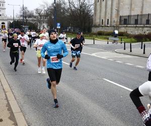 Bieg na Piątkę 2024, Warszawa - zdjęcia. Biegłeś? Szukaj się w galerii!