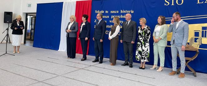Pierwsza Dama uczciła z uczniami 100 lat od nadania imienia Stefana Batorego Szkole Podstawowej w Liwie