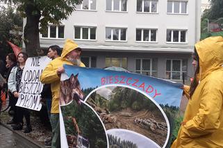 Nie oddamy Bieszczad piłom przed siedzibą lubelskich leśników [WIDEO]