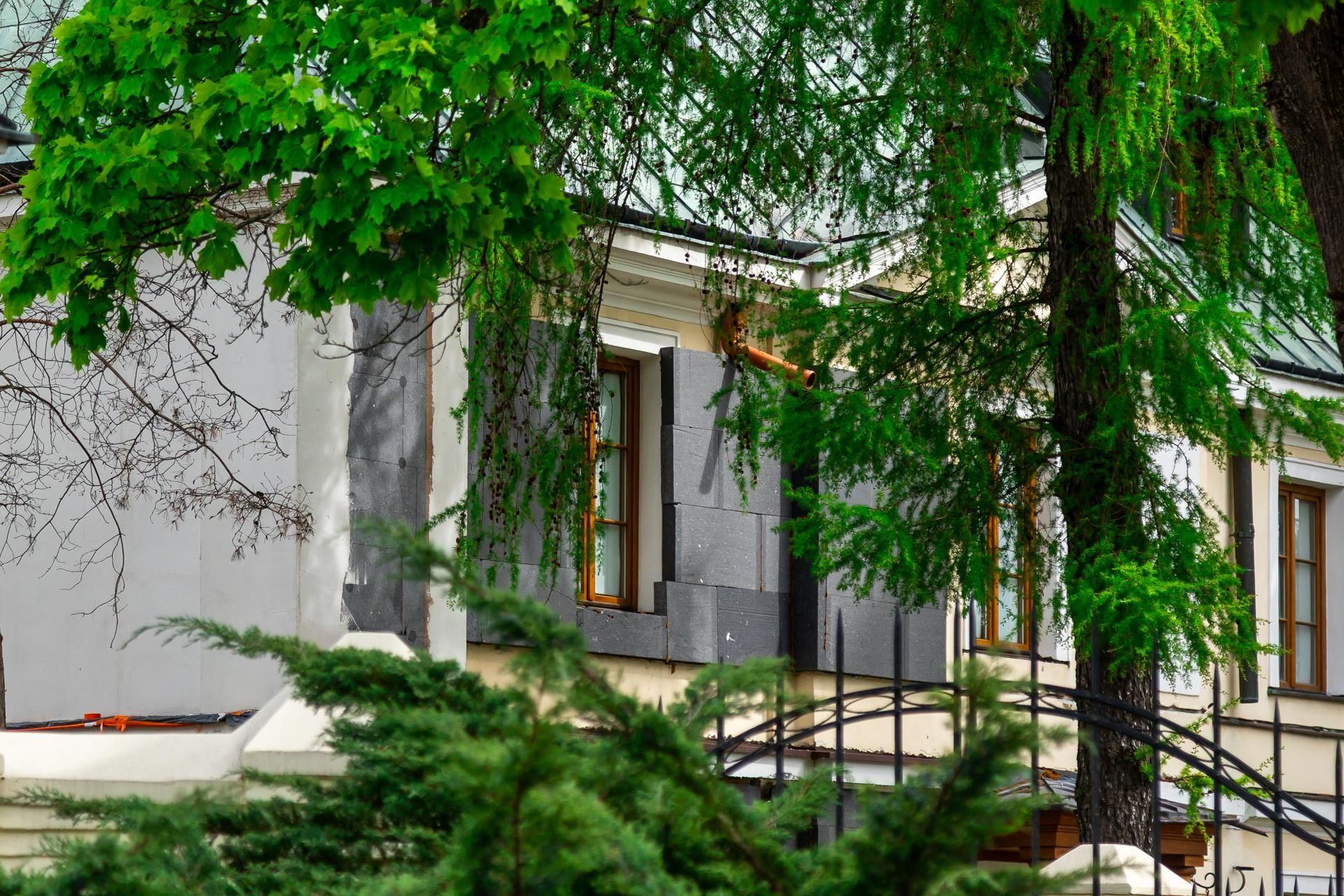 Nielegalna termomodernizacja zabytku w Wilanowie