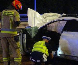 Tragiczny wypadek na Trasie Łazienkowskiej. Volkswagen wbił się w auto rodziny z dziećmi. Jedna osoba nie żyje