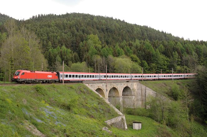 Pociąg Intercity Kolei Austraickich