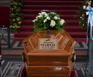 Pogrzeb Damiana Sobola. Kondukt żałobny liczył kilkaset osób