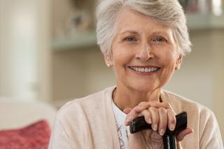 Braki w uzębieniu u osób starszych - jak je uzupełnić?