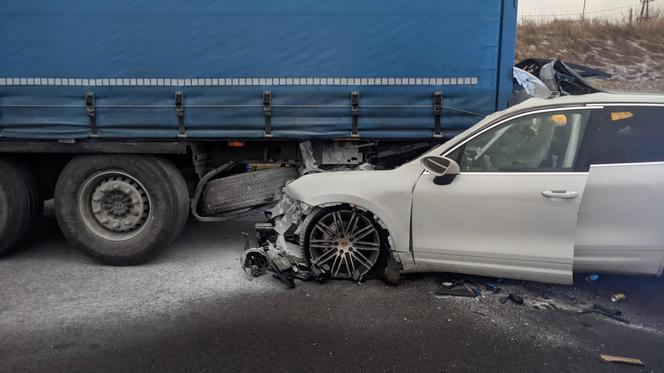 Tragiczny wypadek na S8. Porsche wbiło się w tył naczepy [29.01.2023]
