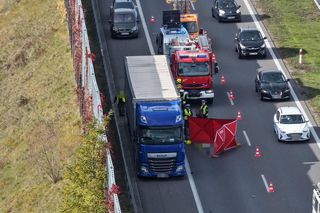Śmiertelne potrącenie na A2. Nie żyje 71-letni kierowca ciężarówki
