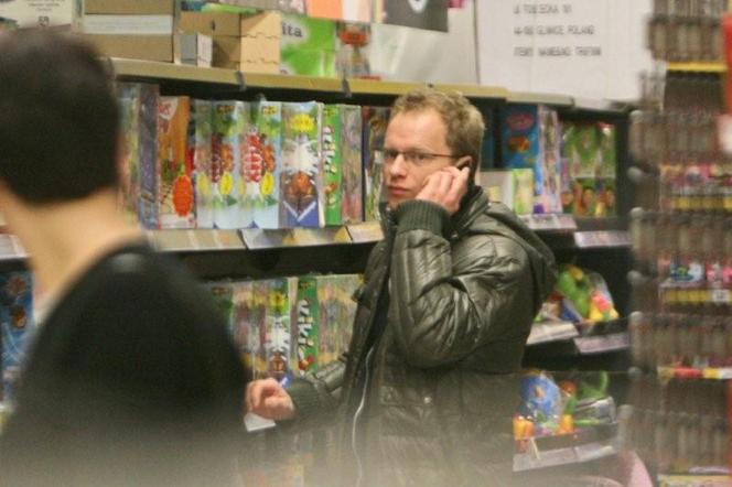 Maciej Stuhr na zakupach z żoną