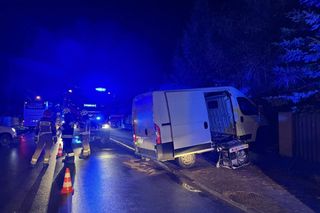 Pijany policjant wjechał w ogrodzenie i uciekł z miejsca. Wybiegł z auta i ukrył się na polach