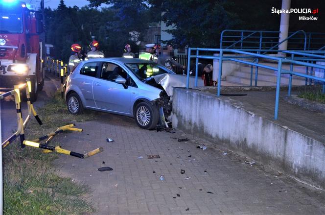 Mikołów. Stracił panowanie i wjechał w budynek poczty