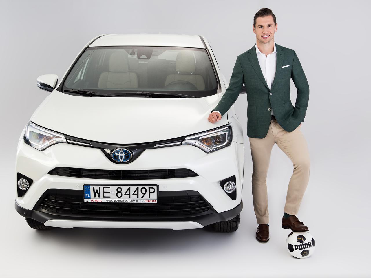 Grzegorz Krychowiak dostał Toyotę RAV4 Hybrid