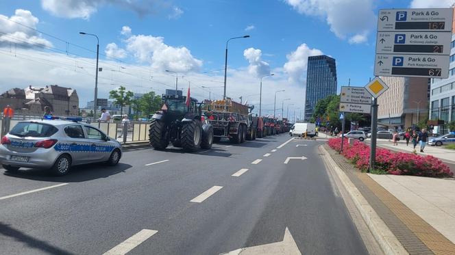 Rolnicy po raz kolejny wyjechali na ulice Poznania! Są utrudnienia dla kierowców