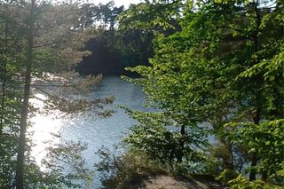 To miejsce idealne na weekendowy wypoczynek. Można dotrzeć tu rowerem!