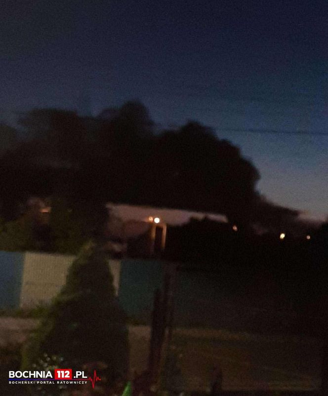 Bochnia. Magazyn i składowisko opon stanęły w ogniu