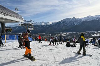 Ceny w ośrodkach narciarskich w Małopolsce. Ile trzeba będzie zapłacić za skipassy w tym sezonie?