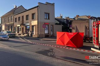 Tragiczny wypadek w centrum Żabna. Nie żyje kobieta potrącona przez ciężarówkę