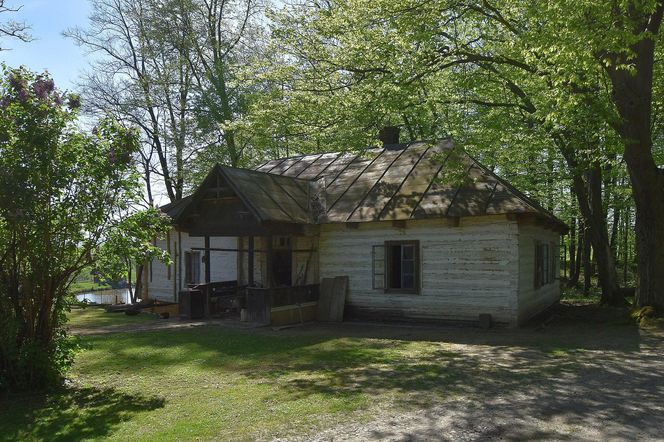 To miejsce w Małopolsce przyciąga turystów jesienią. Jego ozdobą jest unikatowy drewniany dwór