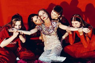 Piękna choć Martwa karmi nas Owocami – transowy singiel o zakazanej miłości