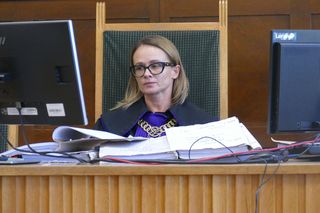 Zdaniem śledczych oszukał pół tysiąca osób. Stracił blisko 800 tysięcy złotych.