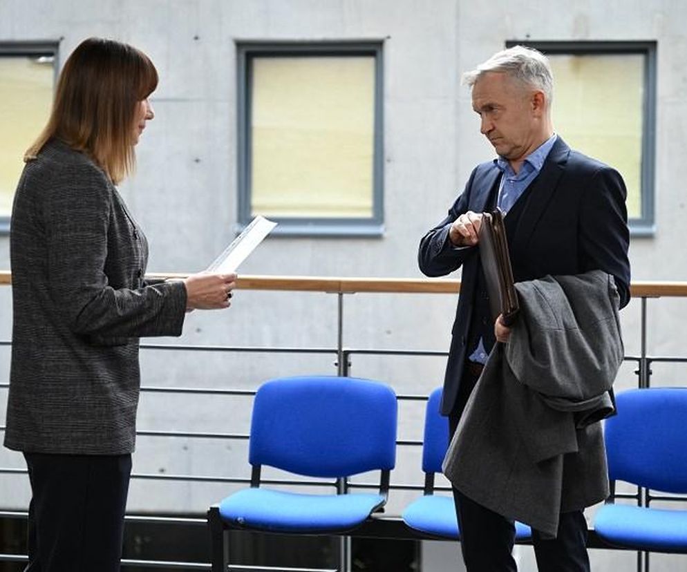 Pierwsza miłość, odcinek 3792: Specjalista oceni dokumenty medyczne Kacpra. Wytknie Grażynie, że to wszystko sfałszowali! - ZDJĘCIA