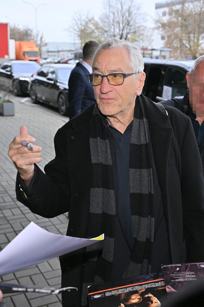 Robert De Niro już w Polsce. Aktor przyłapany na lotnisku w Warszawie
