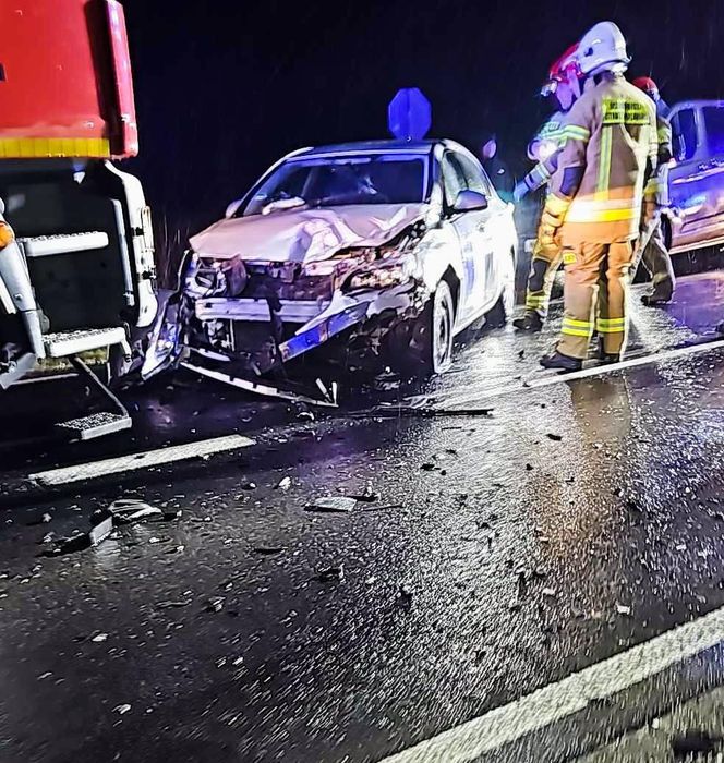 Wypadek w Kocikowej. Zderzyły się dwa pojazdy