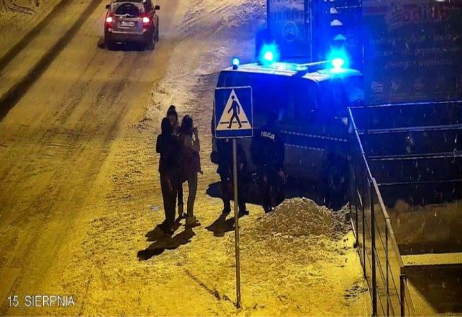 Sochaczew. Weszła na ulicę i zrobiła TO! SKANDALICZNE zachowanie 41-latki [ZDJĘCIA]