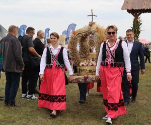 Korowód dożynkowy na dożynkach wojewódzkich 2025 w Świdniku