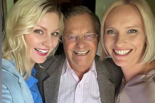 M jak miłość nowy sezon. Dorota (Iwona Rejzner), Jagoda (Katarzyna Kołeczek), Józef Modry (Stefan Friedmann) na planie