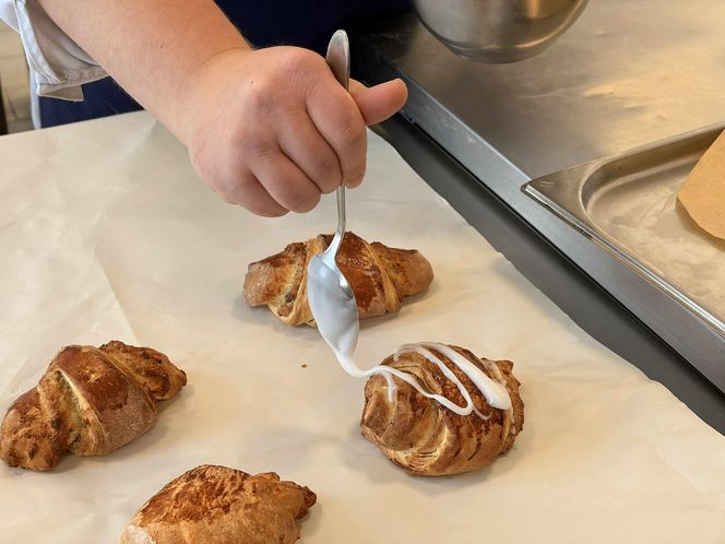 Uczniowie grudziądzkiego "Gastronomika" przygotowali rogale na Św. Marcina