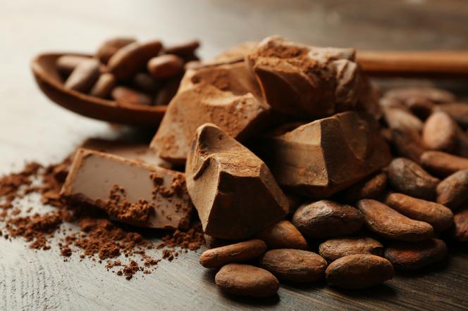 Sproszkowane kakao i gorzka czekolada