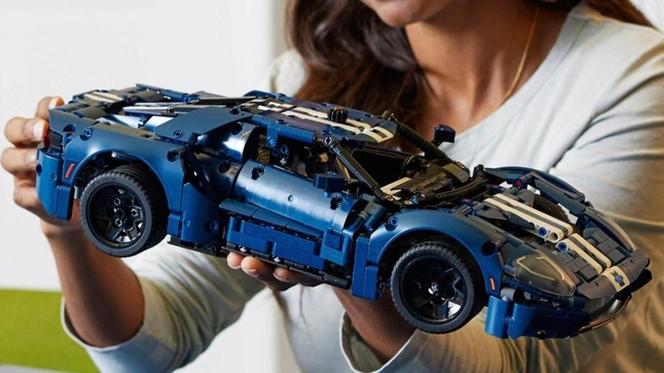 LEGO Technic 2022 Ford GT — 42154