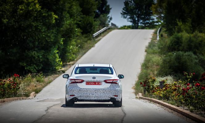 Hybrydowa Toyota Camry 2019