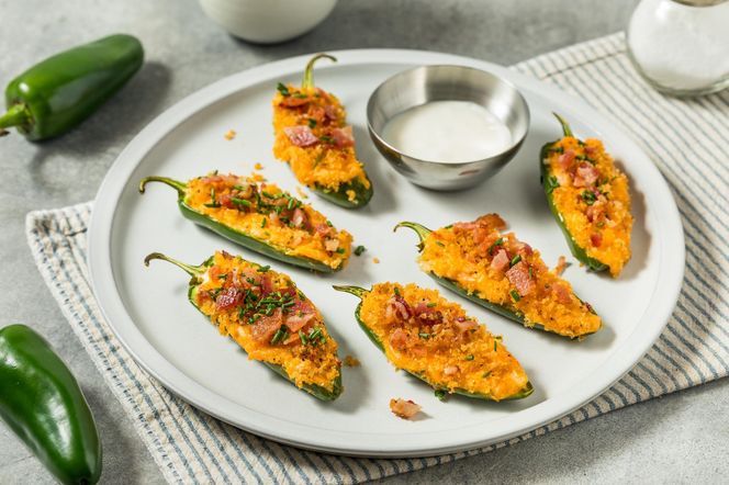 Zaskocz gości tą przekąską. Jalapeno poppers smakują wystrzałowo