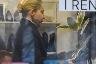 Katarzyna Warnke naprawila u szewca torebki YSL i Dior - sukces opija winem