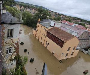 Tragiczna sytuacja w Kłodzku. Władze apelują: Ratujcie swoje życie!