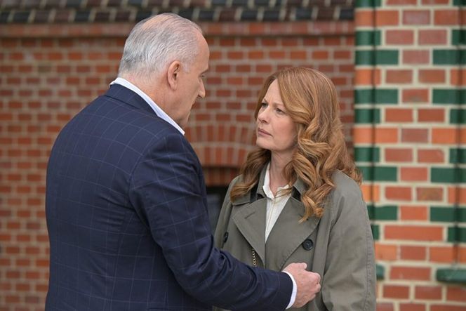 Pierwsza miłość odc. 4061. Teresa Żukowska (Ewa Skibińska), Marek Żukowski (Maciej Tomaszewski)